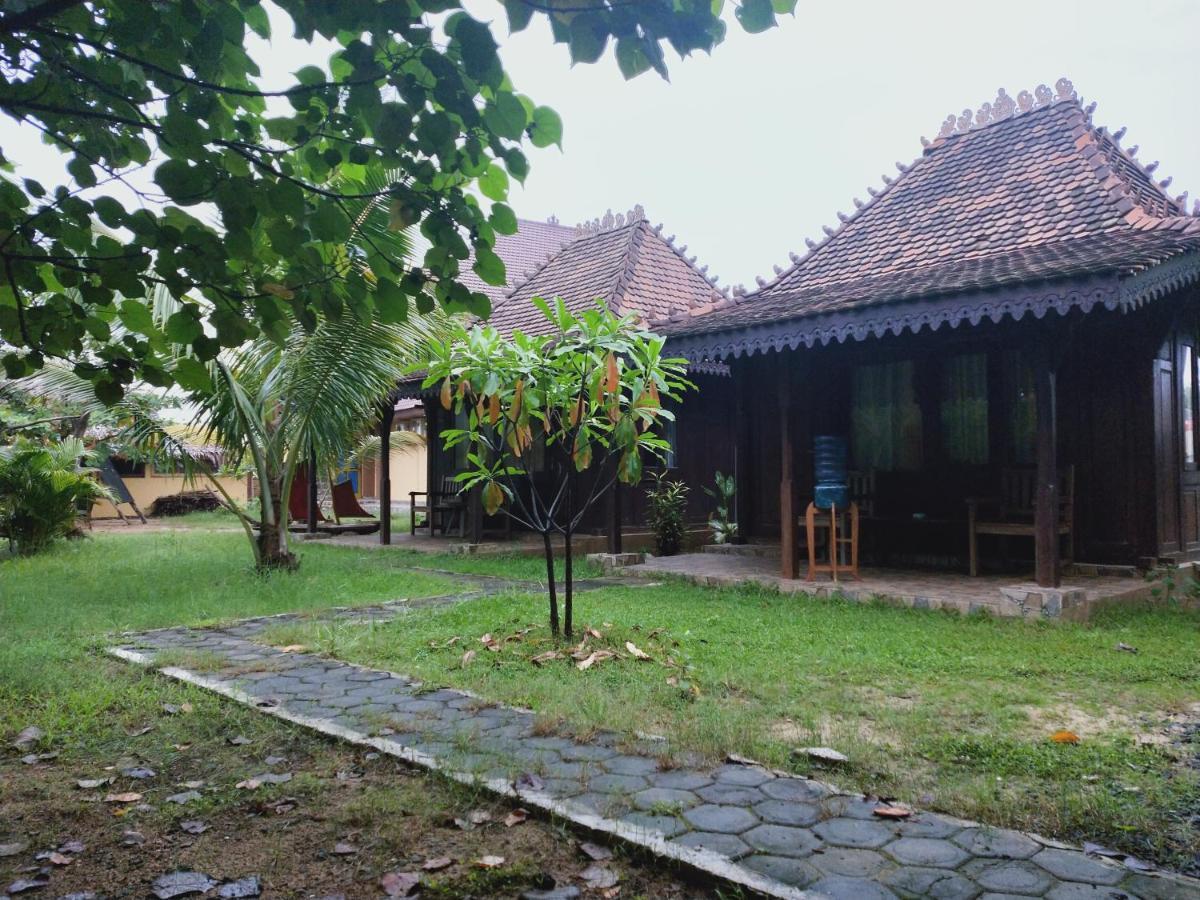 Omah Laut Bondo Jepara - By The Beach, Direct View Of The Sea, Great Base For Water Sports Margokerto Dış mekan fotoğraf