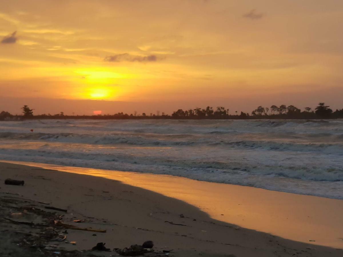 Omah Laut Bondo Jepara - By The Beach, Direct View Of The Sea, Great Base For Water Sports Margokerto Dış mekan fotoğraf